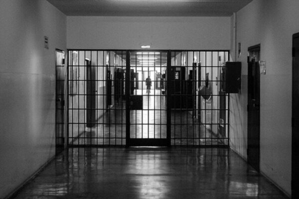 I droni lanciamissili di Cosa nostra e le carceri "colabrodo": chi comanda dietro le sbarre?