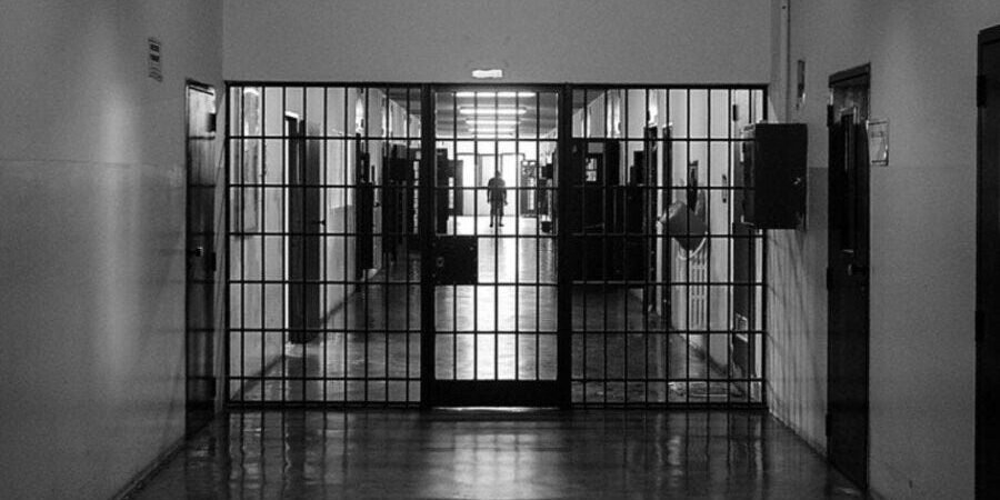 I droni lanciamissili di Cosa nostra e le carceri "colabrodo": chi comanda dietro le sbarre?