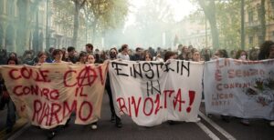 LA BANDA OFF - I giovani in piazza. E lo scandalo dell’economia sommersa e illegale in Italia: 218 miliardi. I soldi cercateli lì.
