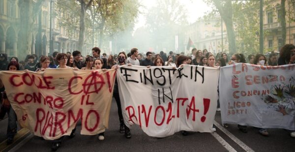 LA BANDA OFF - I giovani in piazza. E lo scandalo dell’economia sommersa e illegale in Italia: 218 miliardi. I soldi cercateli lì.